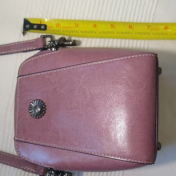 Elegant Pink Leather Crossbody Bag - Picture 9 of 16